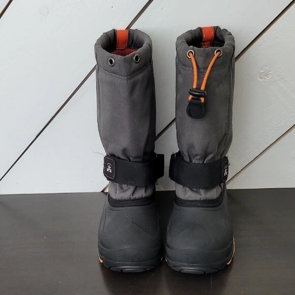 Botas de inverno Kamik Kids com isolamento de foguete, carvão/chama, tamanho 2 - Imagem 3 de 4