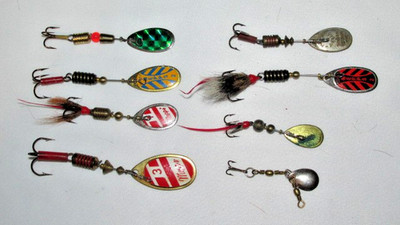 # Z 153 - Assorted & Mepps Spinning Lures - Qty 8