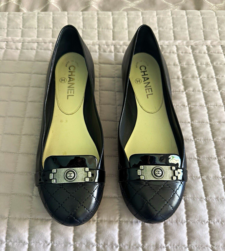 CHANEL Women’s Black Leather Quilted Logo Round Toe Slip-On Ballet Flats 6.5