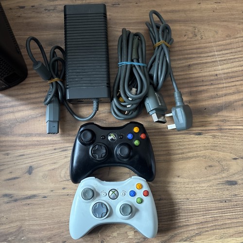 Microsoft Xbox 360 Elite 60GB Konsole, 2 Controller - Jasper 2009 - Bild 3 von 4