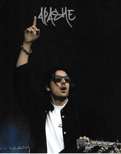 * APASHE * signed 8x10 photo * RENAISSANCE *COA *