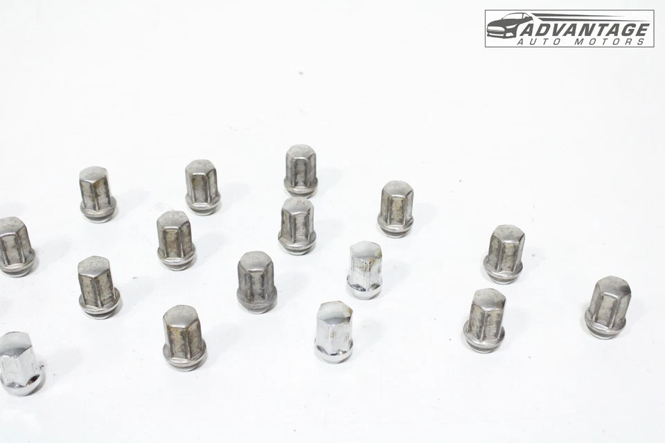 Chevrolet Traverse 2009-2025 juego de 24 pernos de tuerca de llanta delantera y trasera OEM Foto 3 de 4