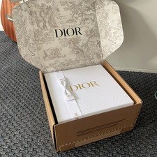 Dior classic white  Gift Box / 23 x 23 x 11cm with gift card 
