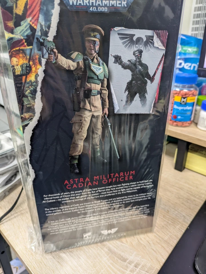 Warhammer 40K KICKSTARTER 独家 Cadian 军官 1/6 比例人偶 — 第 2/2 张图片