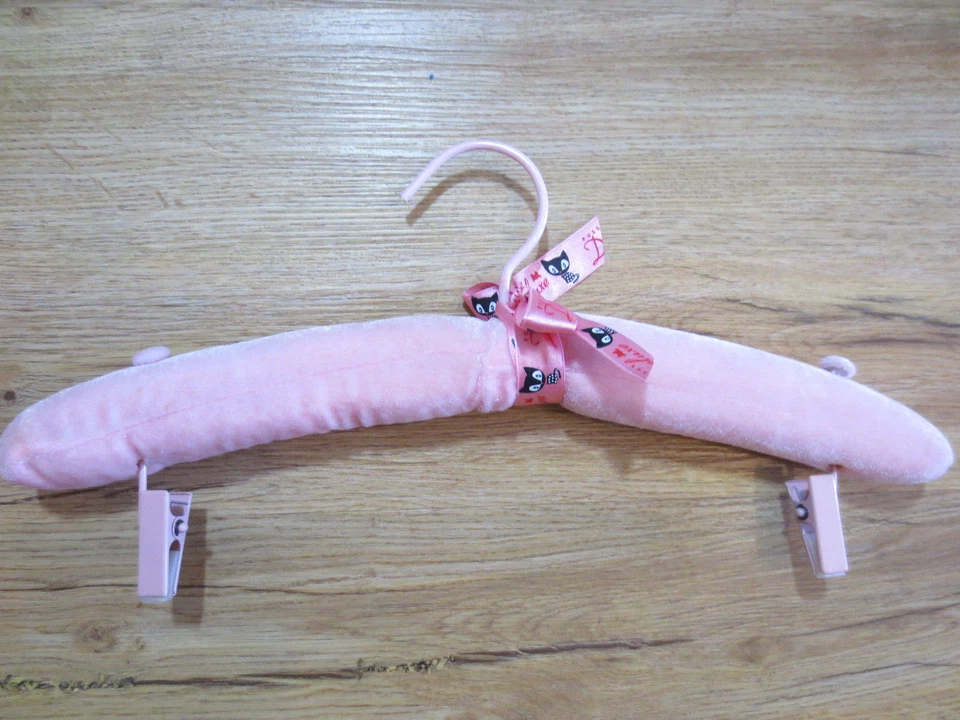 Damen Kleiderbügel Pussy Deluxe  40 cm Samt rosa mit Clips neuwertig /S