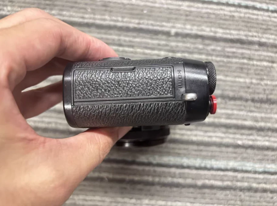 Cámara digital compacta Fujifilm X100F negra 24,3 MP aspecto elegante captura de fotos de alta resolución Foto 3 de 4