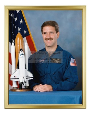 ASTRONAUT JOHN GRUNSFELD PORTRAIT NASA 1992 8X10 GOLD FRAMED PHOTO
