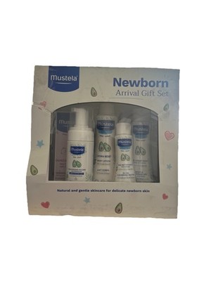 Mustela Newborn Arrival Baby Bath and Body Gift Set - 5ct