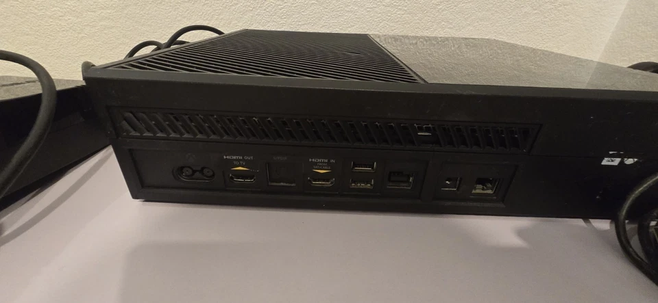 Microsoft Xbox One, photo 1 of 4