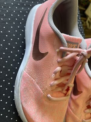 girls NIKE peach athletic running shoes size 5 light pink | eBay display picture 3