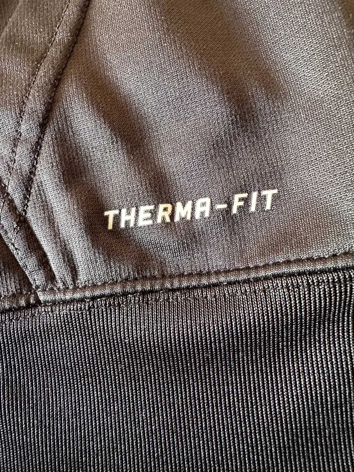 VETEMENTS Felpa con cappuccio Nike Therma Fit Youth XL pullover logo swoosh nero e grigio