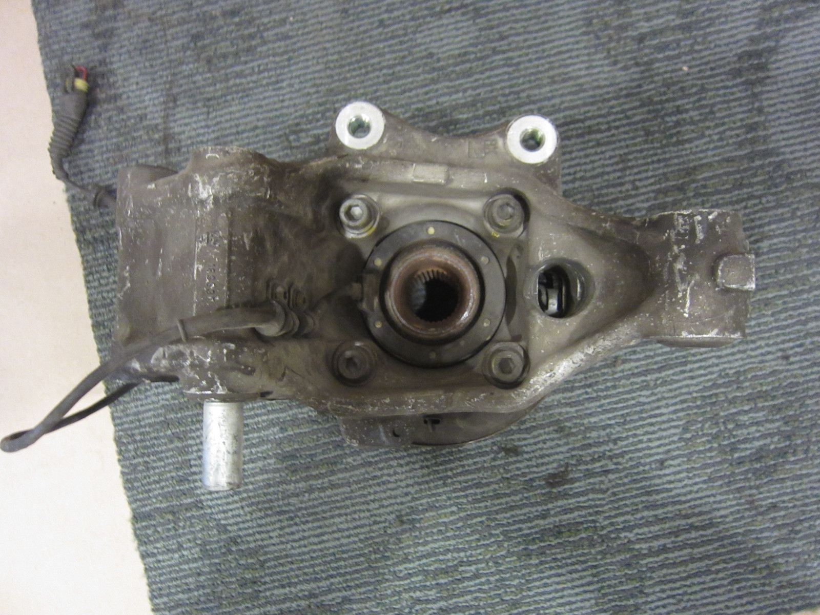 Maserati 4200 Coupe Spyder - LH Left Rear Wheel Hub Holder - P/N 183590