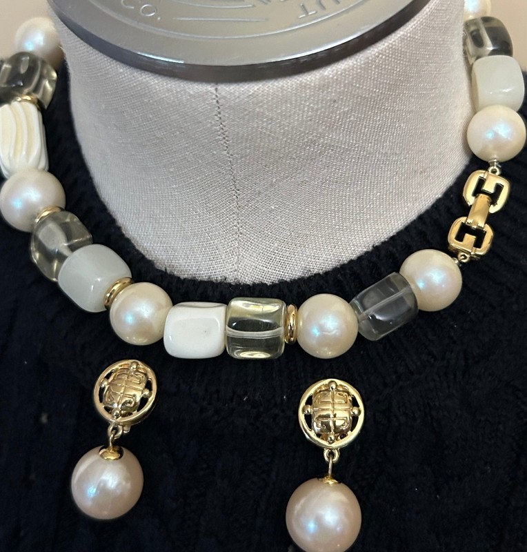 GIVENCHY Vtg.  Pearl &Lucite Gold Tone Beaded  Necklace w/   Drop Earrings Set