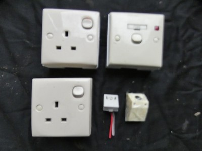 Wohnwagen Steckdosen,240V,12V,Luftsteckdose und Netzschalter für Kühlschrank/Heizung