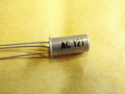 2x TRANSISTOR AC121 GERMANIUM PNP 20V 0,3A 0,9W keine China-Kopien NOS 19300-153