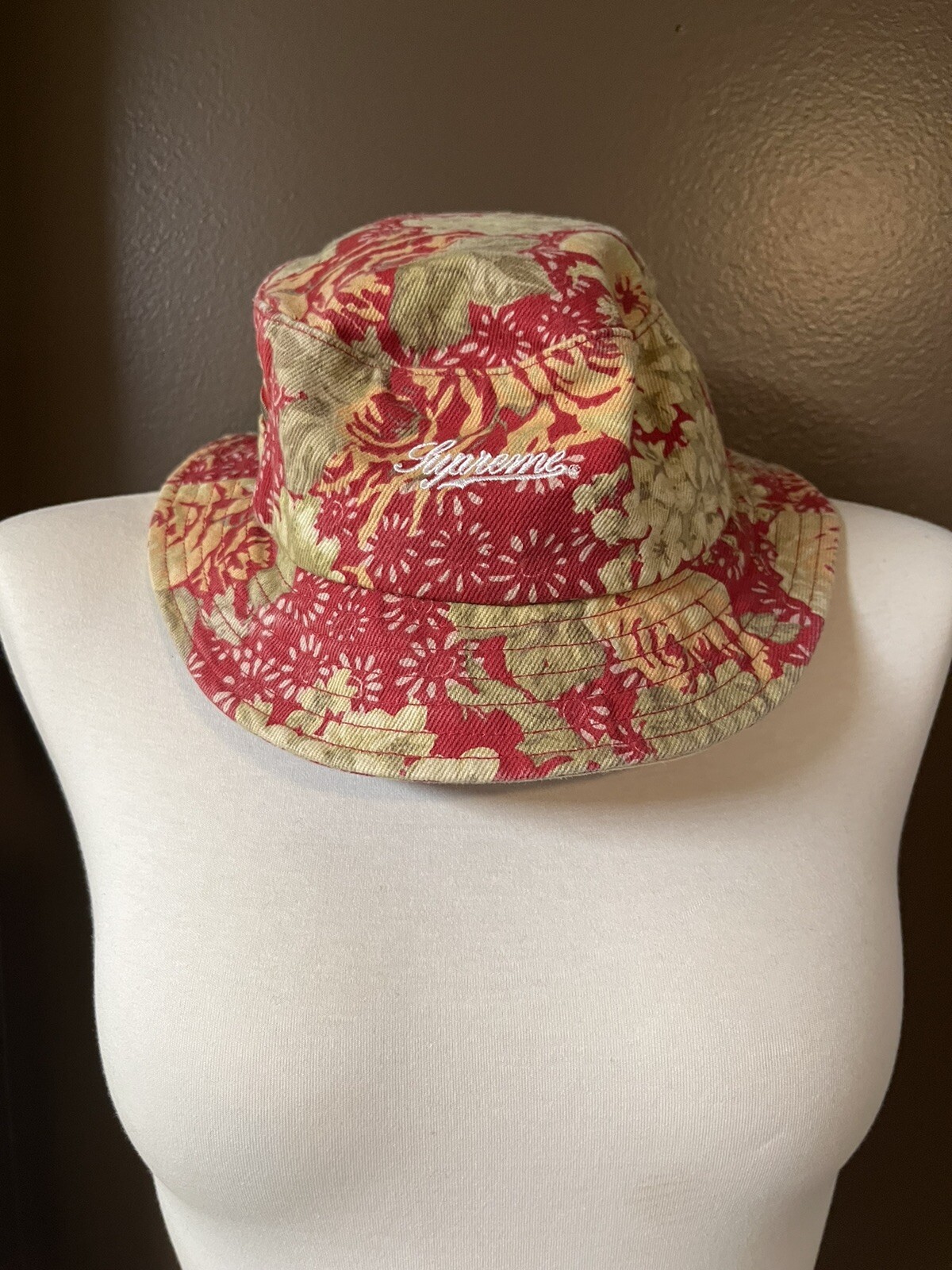 Supreme Bucket Hat Size M/L