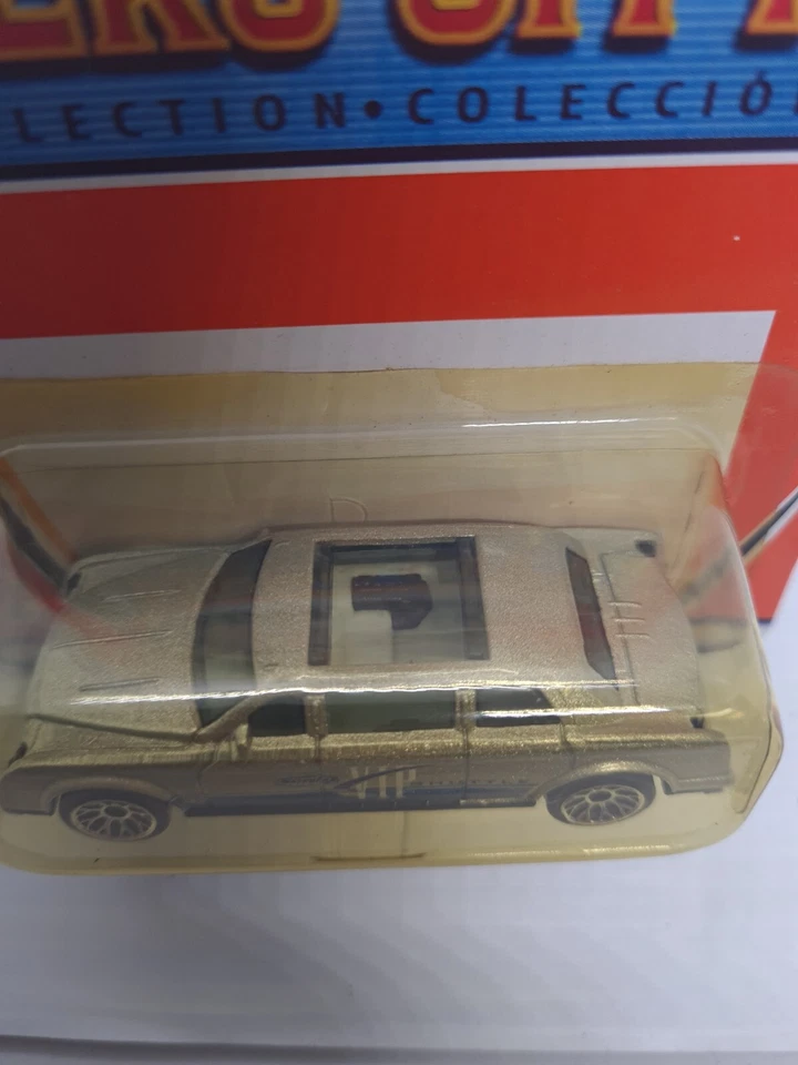 Винтажный Matchbox герой города коллекции (2002) лимузин серебро 97727 MB #32 новый - Изображение 3 из 4