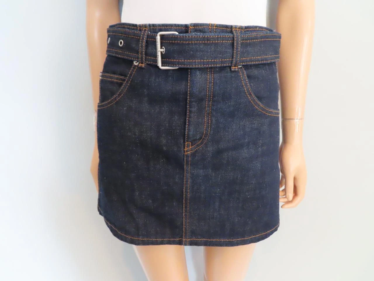 Mini jupe ceinturée en jean bleu foncé Christian Dior taille F 36/US 4
