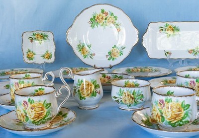 Beautiful Royal Albert Tea Rose Yellow Dinnerware Set. Made in England!