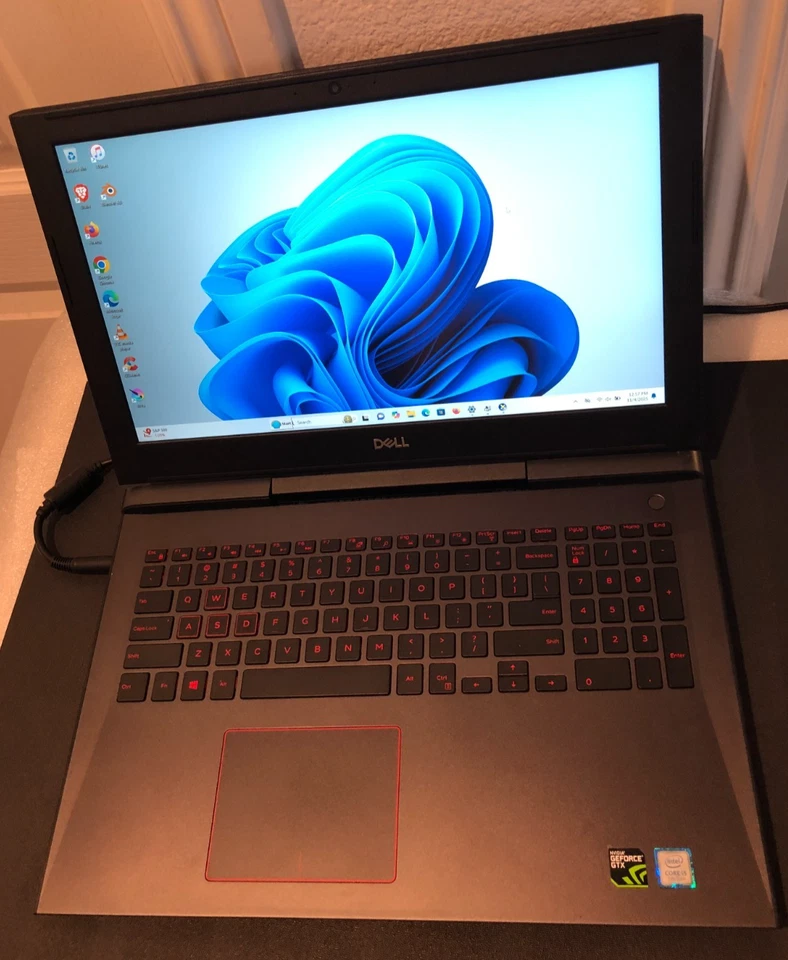 Dell Inspiron 15 7000 i5-7300HQ 16GB 256GB NVME 1TB HDD GTX 1060 Win 11  Laptop - Image 3 of 4