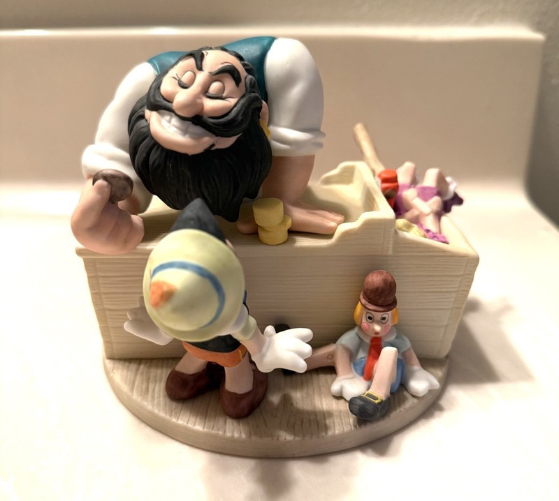 The Disney Collection Heroes And Villians Limited Edition Pinocchio