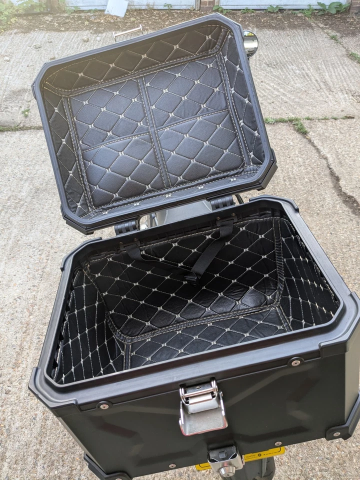 Suzuki BANDIT 1250 K7 Streetfighter (2008) ULEZ compliant! - Image 2 of 4