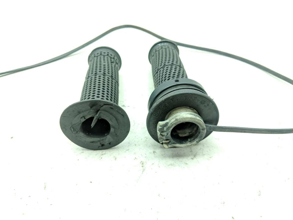 97 Kawasaki Concours ZG1000 Throttle Tube And Grips - Image 4 of 4