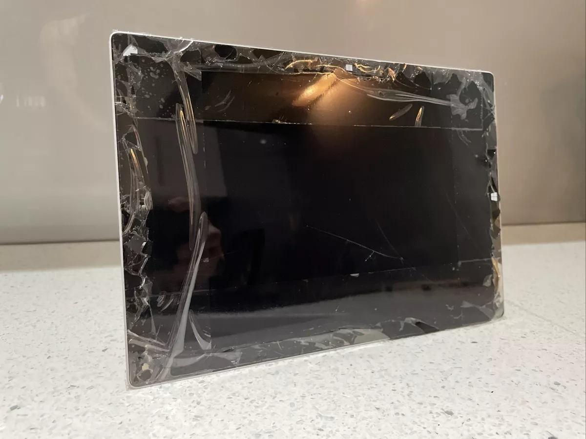 Microsoft Surface Pro 3 Core i5-4300U 1.9 GHz, 128GB SSD, Smashed