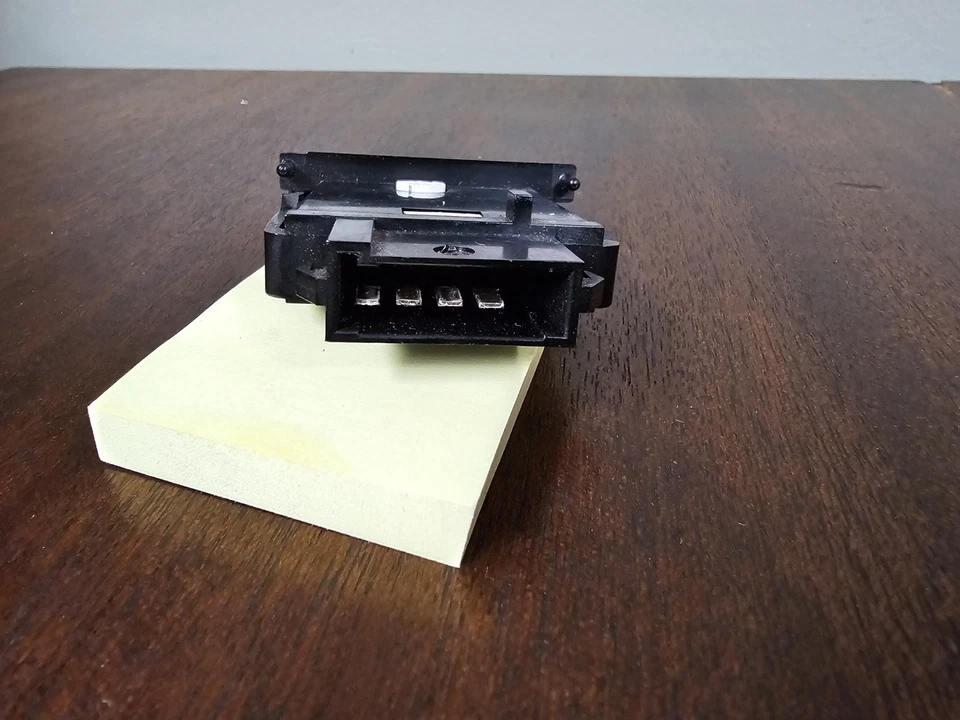 Lincoln Town Car 1990-1997 OEM interruptor de liberación de puerta de combustible 90 91 92 93 94 95 96 97 Foto 2 de 3