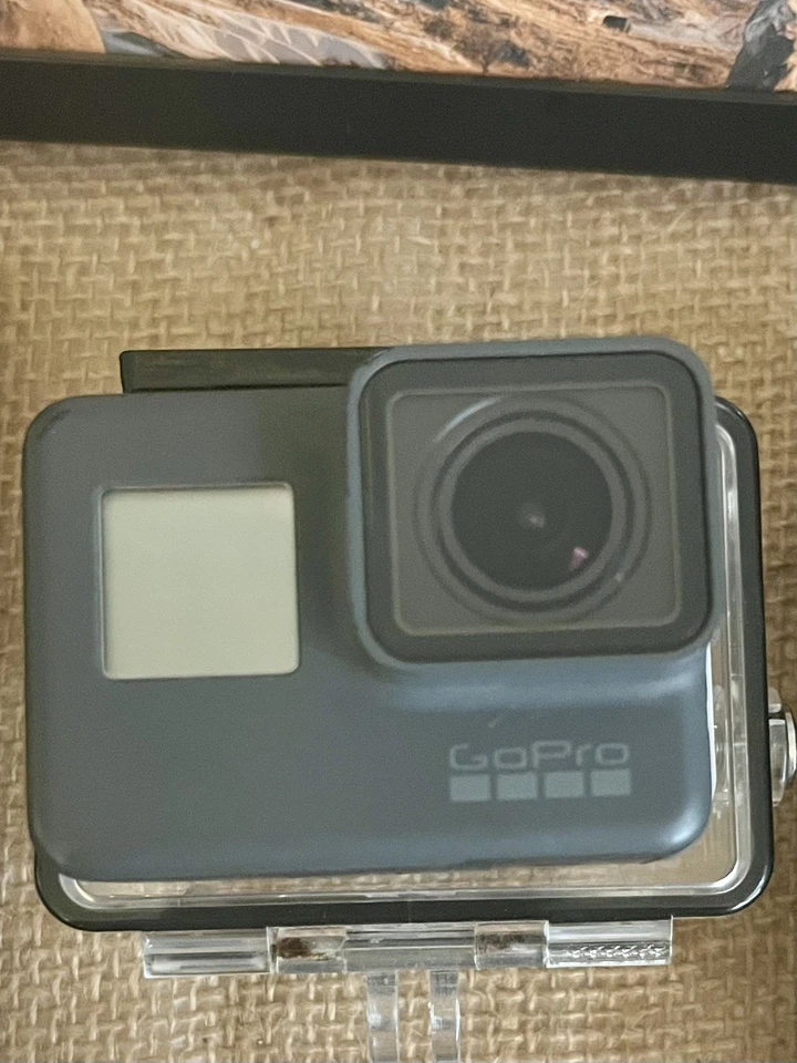 Pacote de câmera de ação GoPro HERO5 preta com acessórios – Funciona muito bem! - Imagem 3 de 4