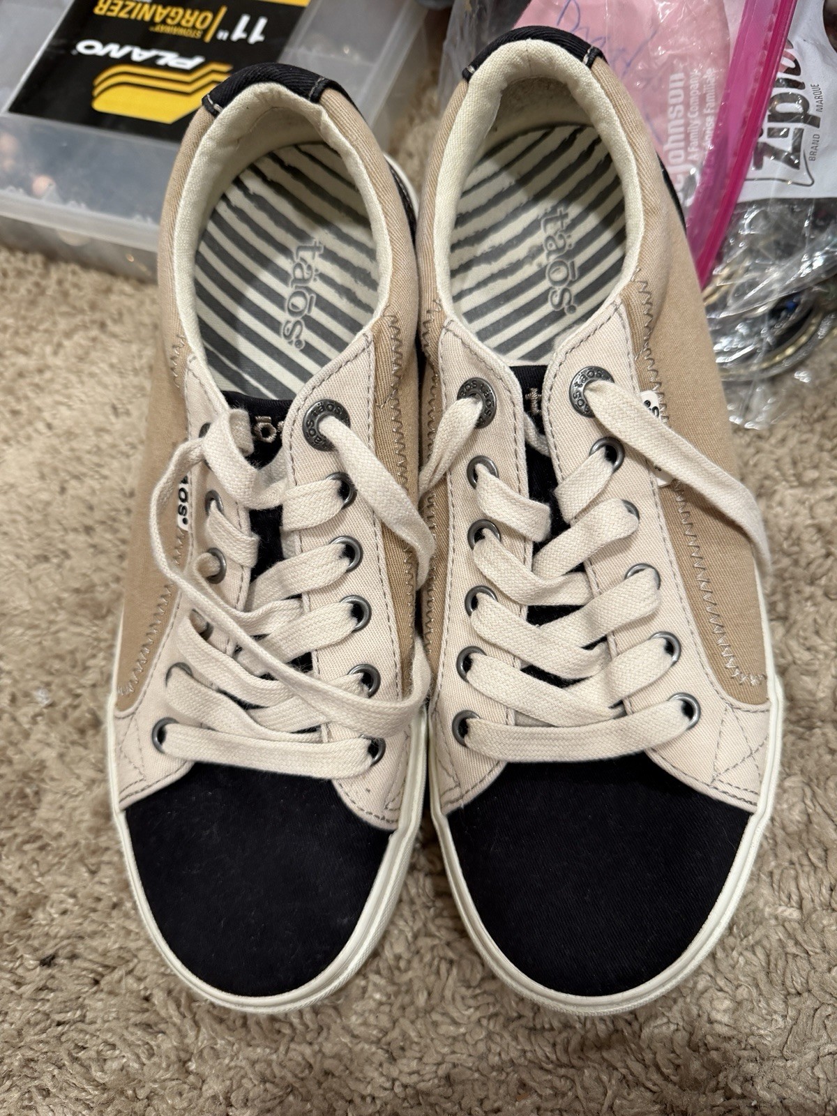 Taos Shoes Women's 8 Beige Canvas Comfort Lace Up Low Top Sneakers
