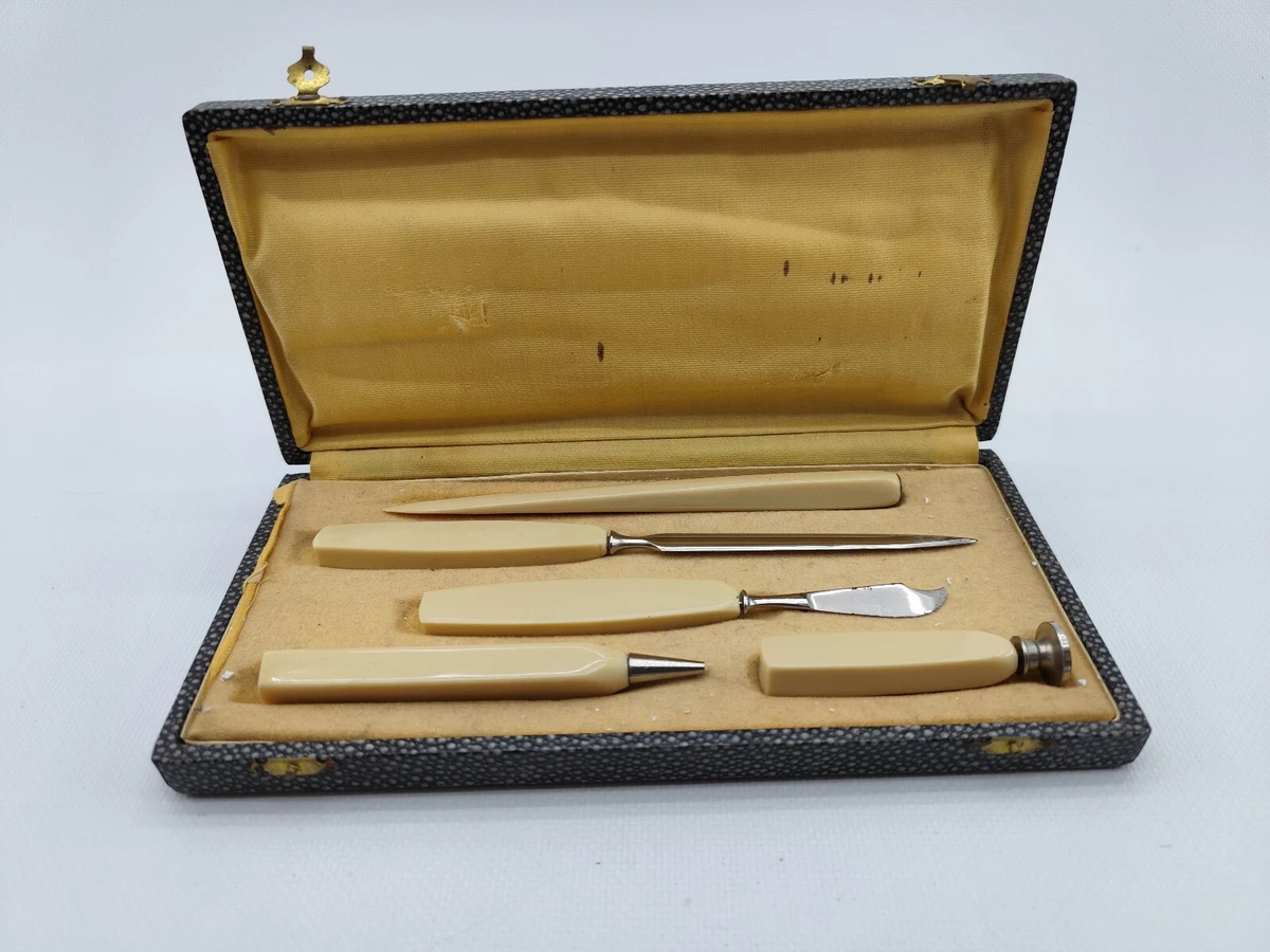 Set De Manucure Art Nouveau 1900 En Bakélite Rouge, Rare Et Complet