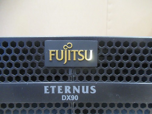 Fujitsu Eternus DX90 12-Bay Expansion Disk Array 2 CA07145-C631 8GB FC ET09E24AG - Picture 3 of 4