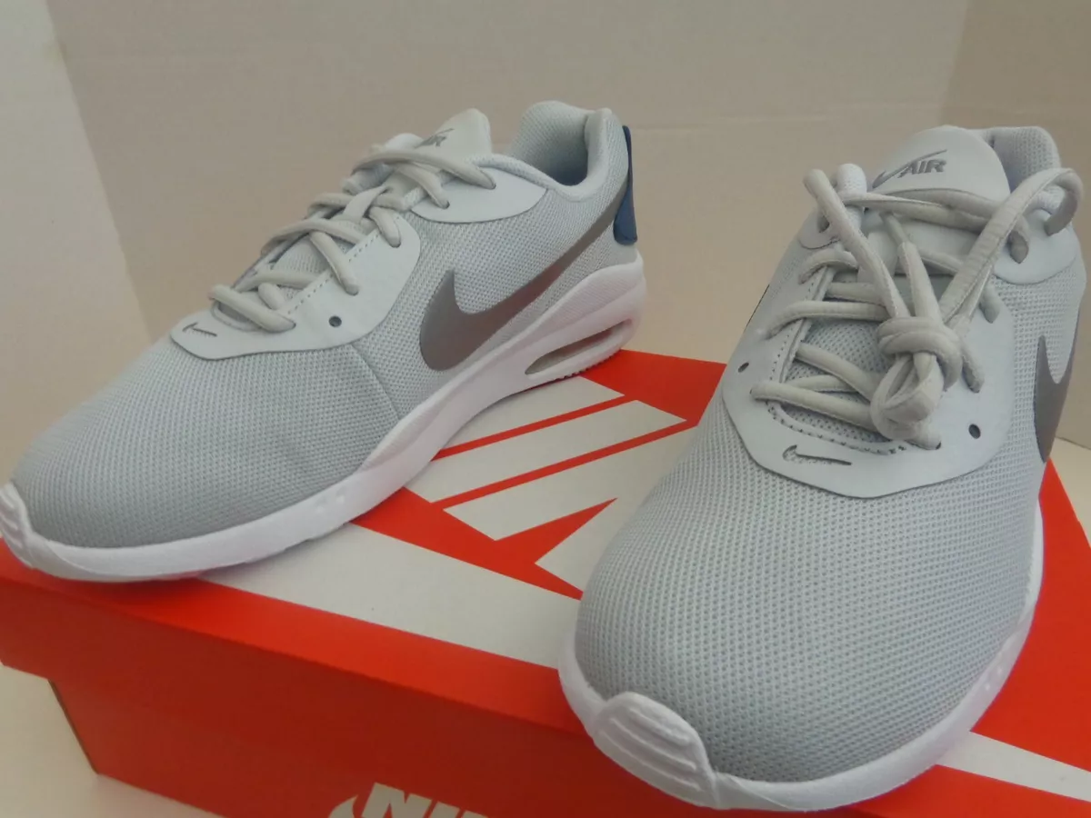 Nike women hotsell air max oketo