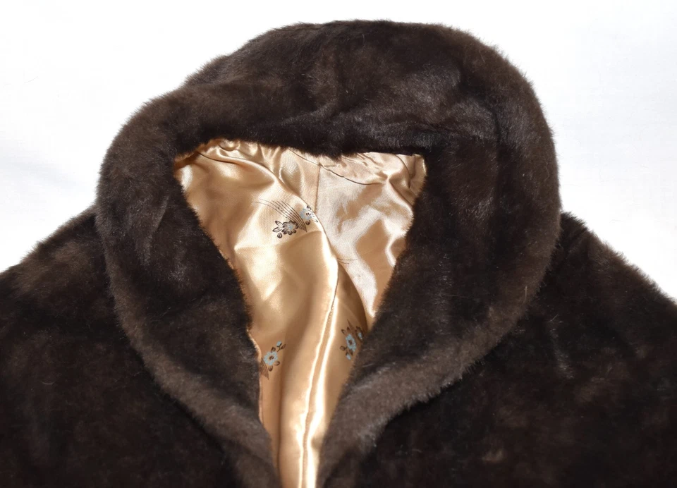 Estola chal envolvente forro satinado floral dorado con cuello de visón sintético marrón vintage Foto 2 de 4