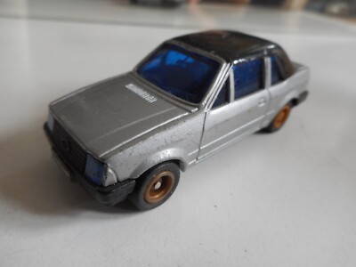 Rainbow Toys Ford Escort 1.6i Cabriolet in Grau
