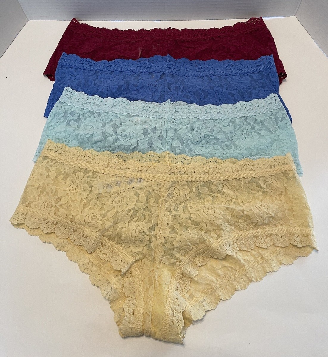 HANKY PANKY SIGNATURE LACE BOYSHORTS PANTIES SET OF 4