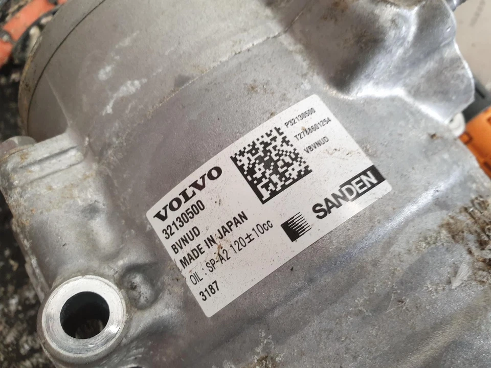 VOLVO XC40 AIR CON COMPRESSOR A/C PUMP 2022 1.5L PETROL B3154T5-EU6 PHEV - Image 2 of 4