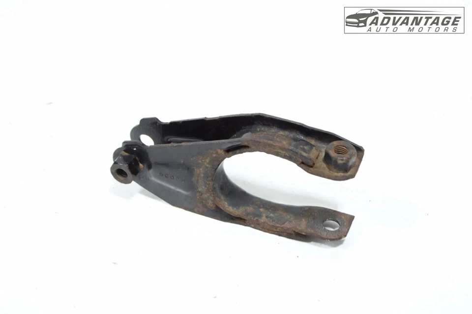 2016-2019 CHEVROLET CRUZE FWD AUTOMATIC TRANSMISSION MOUNT STRUT BRACKET OEM - Image 2 of 4