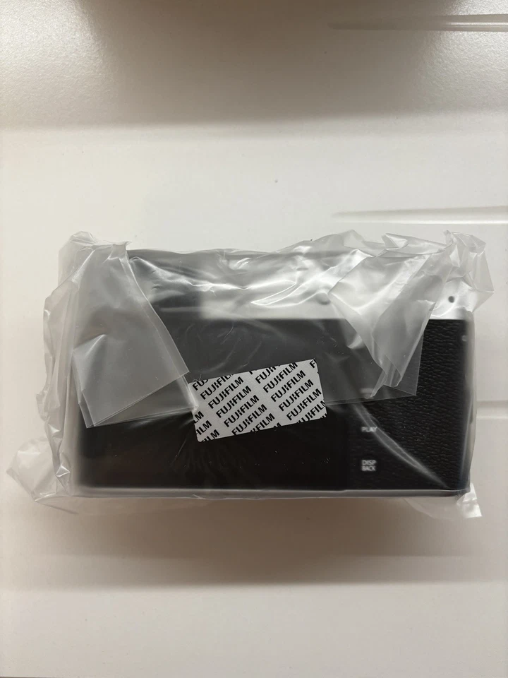 Fujifilm X100V Camera [Silver] – MINT / UNUSED / BOXED / ZERO SHUTTER COUNT - Image 2 of 4
