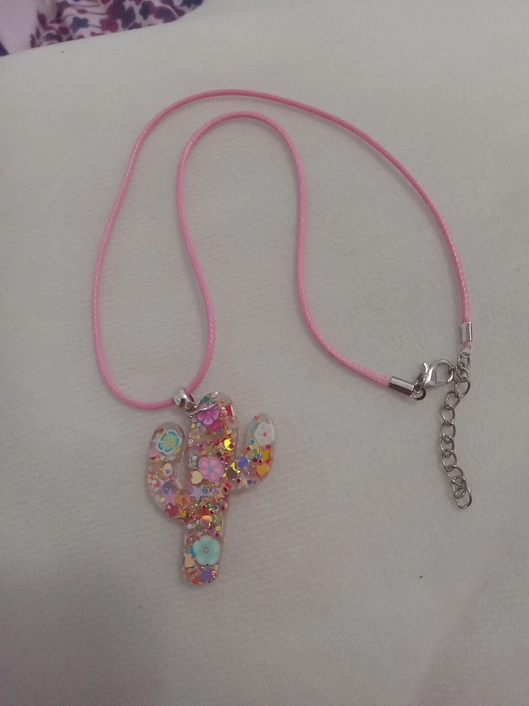 VETEMENTS Girocollo con ciondolo cactus multicolore rosa su corda di nylon rosa