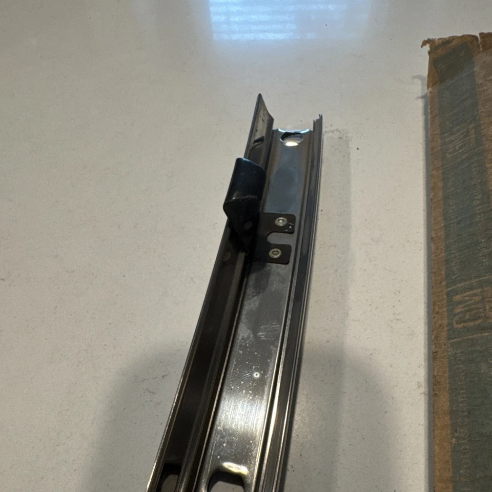 NOS New GM 8713144 1968-1970 Pontiac Weatherstrip Retainer Bonneville Catalina - Image 4 of 4