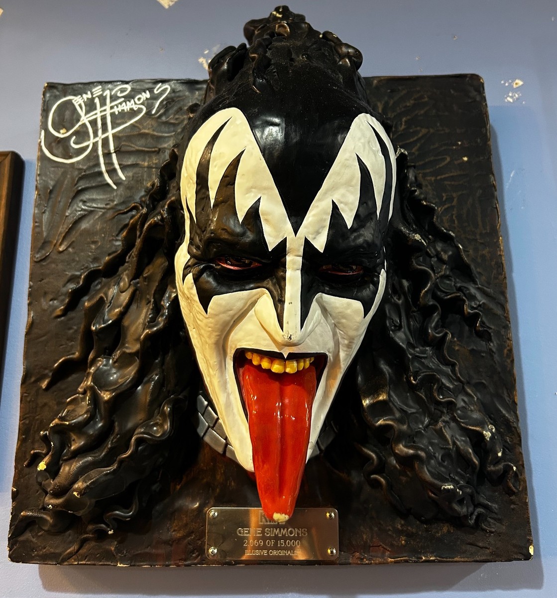 KISS Gene Simmons Illusive Originals Signed Auto 1997 Bust Face