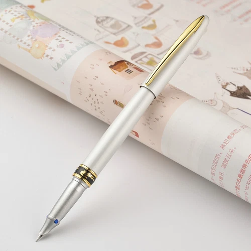 So Lifelike Crocodile Fountain Pen Crystal Eyes Hooded Nib EF White Barrel
