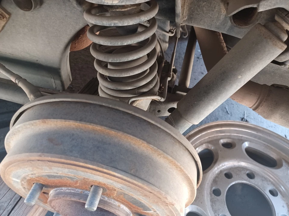 Rear Axle Assembly With ABS AT 4.88 Ratio 2000-2004 Chevrolet Tracker used - Image 3 of 4