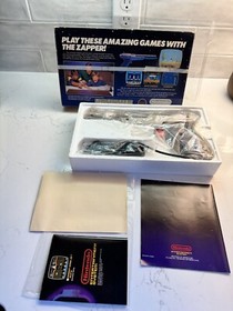 NES ZAPPER Light Gun  (Nintendo) NES - Complete With Baggies And Paperwork.