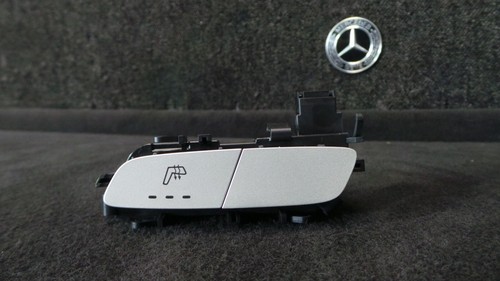 C85-299 * Mercedes-Benz W205 C-Klasse Sitzheizung Schalter Rechts - A2139057502