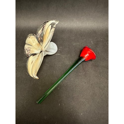 Statuina in vetro soffiato a mano con fiore di giglio calla rosso e fiore trasparente - Foto 2 di 7