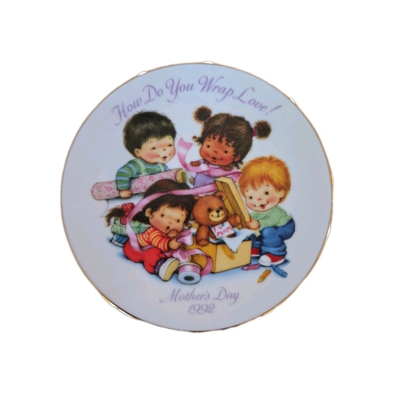 VINTAGE AVON 1992 Mother's Day Plate "How Do You Wrap Love" Collectible