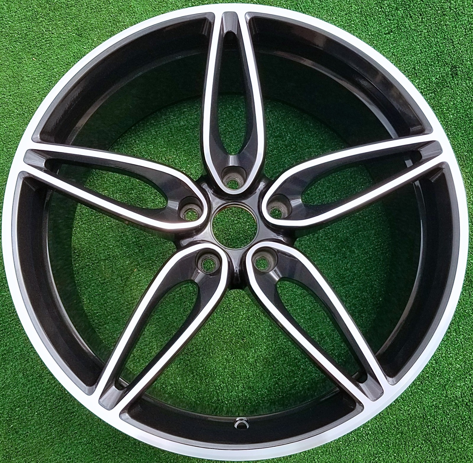 McLaren 570GT FRONT Wheel P/N 13B0929CP